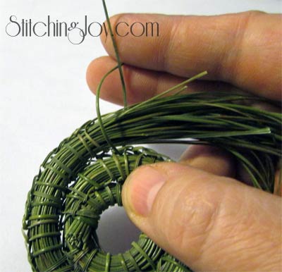 Threadless pine needle weaving. Step five.